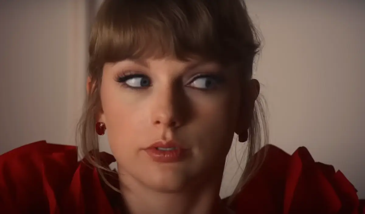 Taylor Swift in I bet you think about me video